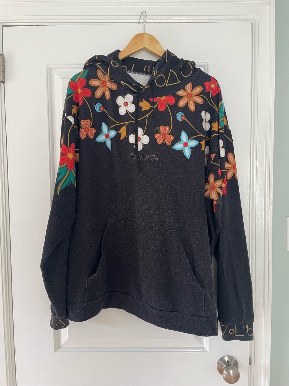 Maskawitehew Indigenous wearable art hoodie, black and flowers, 2X